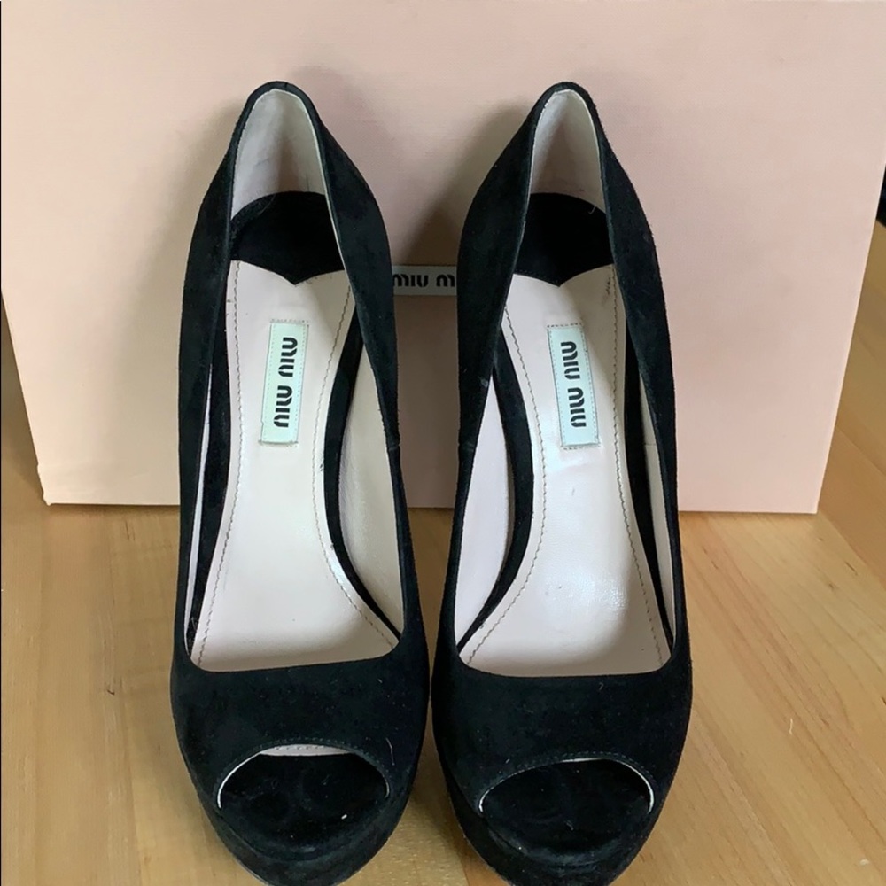 Sexy Black suede Mui Mui open toed platform pumps